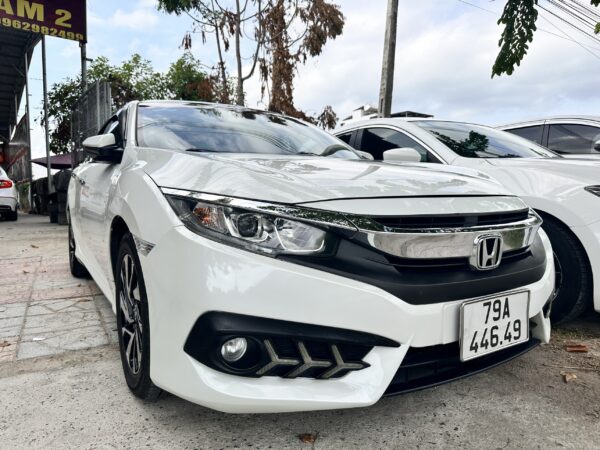 HONDA CIVIC - một mẫu xe được ưa chuộng của khách du lịch Hà Nội