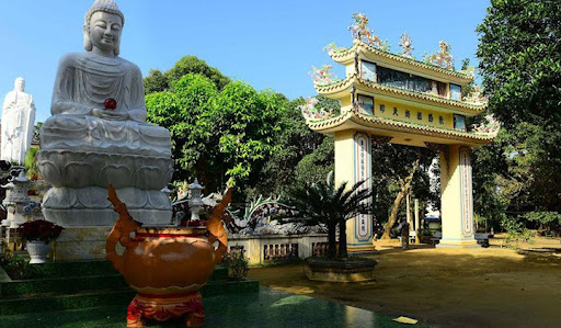 Thắng Cảnh Núi Thiên Ấn Và Mộ Cụ Huỳnh Thúc Kháng - Bảo tàng tổng hợp Quảng Ngãi