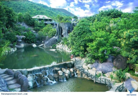 Suối khoáng nóng Núi Thần Tài