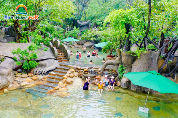 Suối Khoáng Nóng Núi Thần Tài - Vietnam Explore