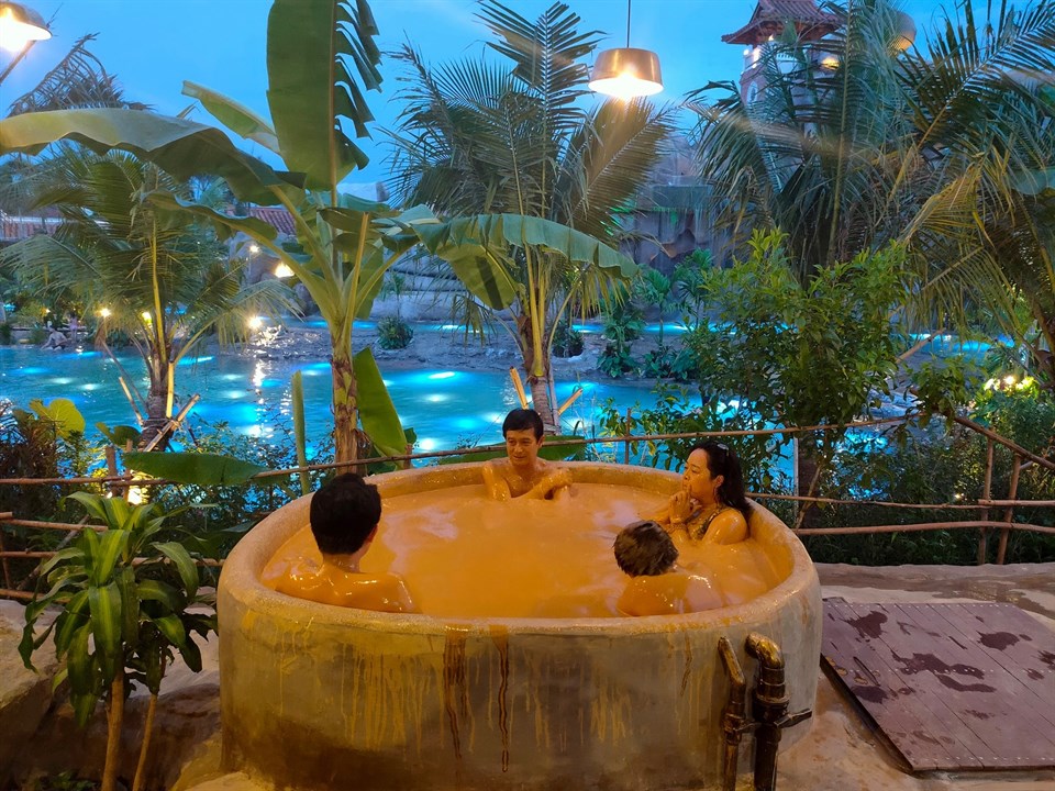 Giải nhiệt mùa hè tại top 7 thiên đường tắm bùn đẹp như tiên cảnh -  iVIVU.com