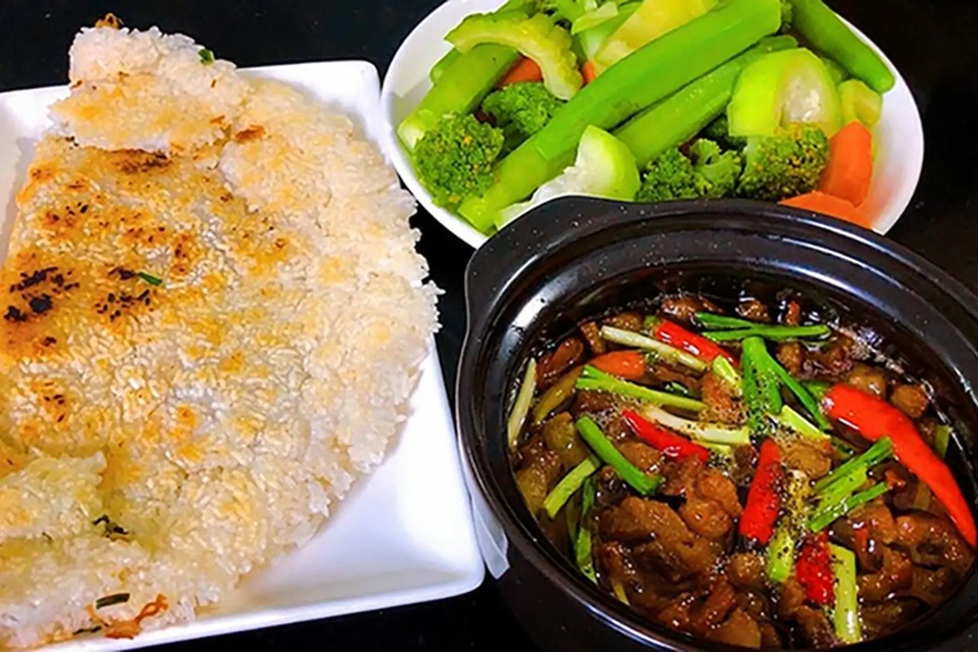 Cách làm cơm cháy kho quẹt bằng chảo chống dính ăn cực “cuốn”