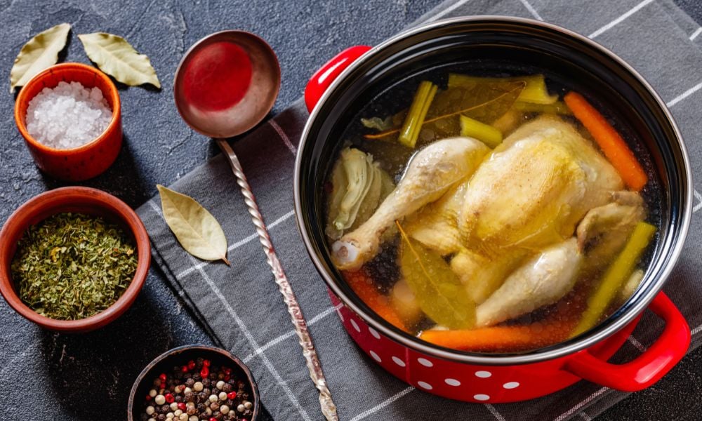 Cách làm gà hầm ngải cứu nguyên con bổ dưỡng, dễ thực hiện