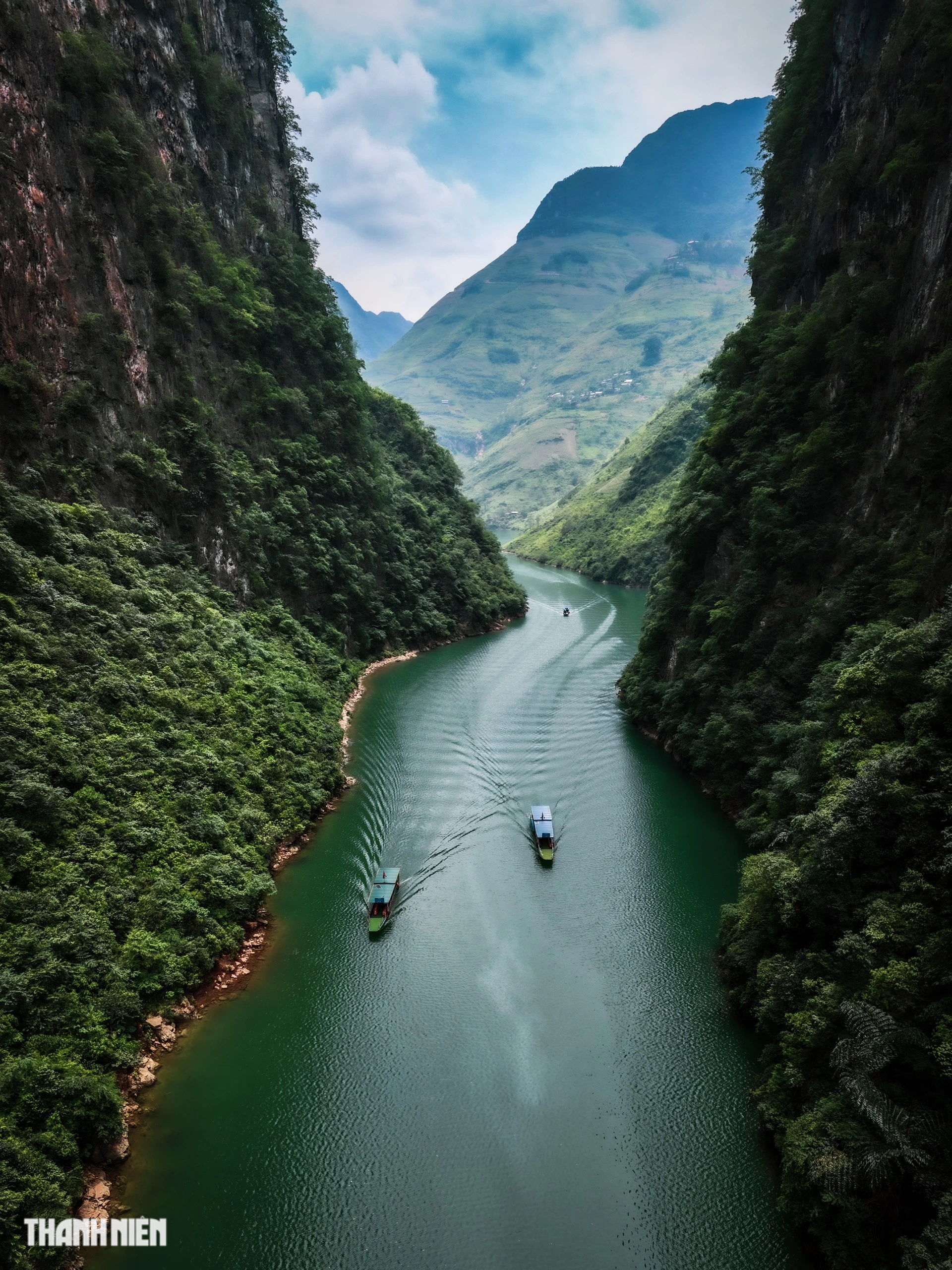 Ngắm hẻm vực sâu nhất Đông Nam Á ở Hà Giang, nơi tàu thuyền vừa dừng hoạt động