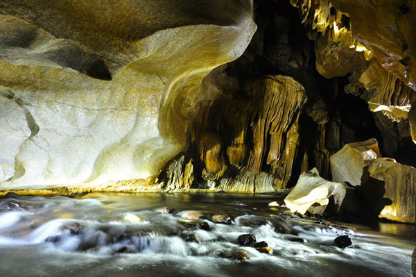 Discovering Tham Phay mysterious cave in Bac Kan