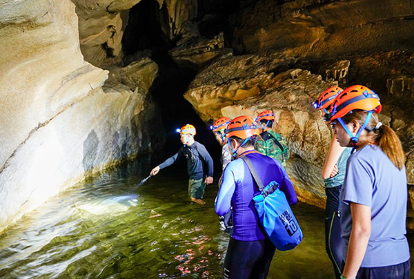 Tour thám hiểm hang Thẩm Phày 1 ngày