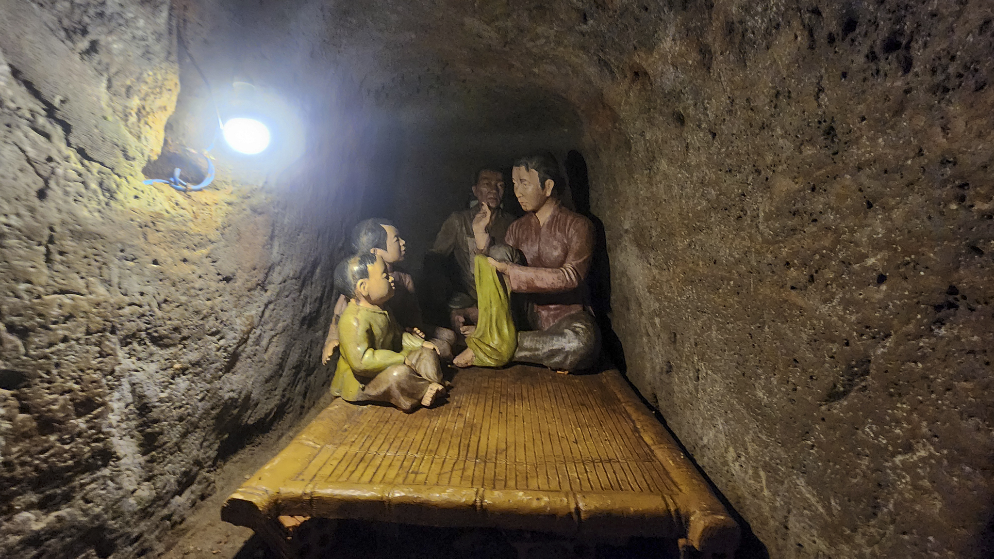 Địa đạo Vịnh Mốc - Huyền thoại sống trong lòng đất lửa