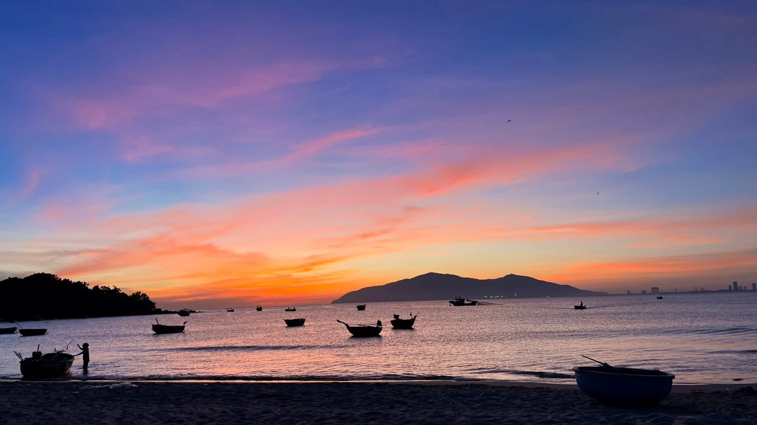 Nam Ô - ngắm hừng đông, nghe tích sử, say vị làng ghềnh