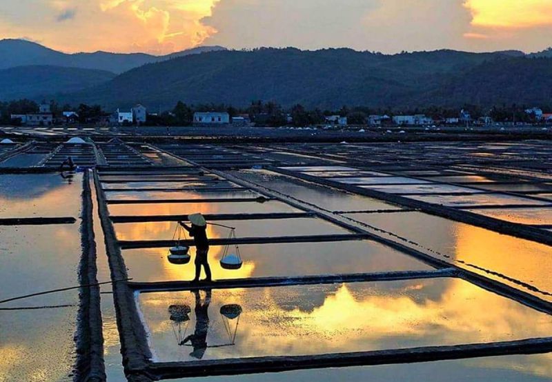 Cánh đồng muối Sa Huỳnh – Vẻ đẹp làm say đắm lòng người
