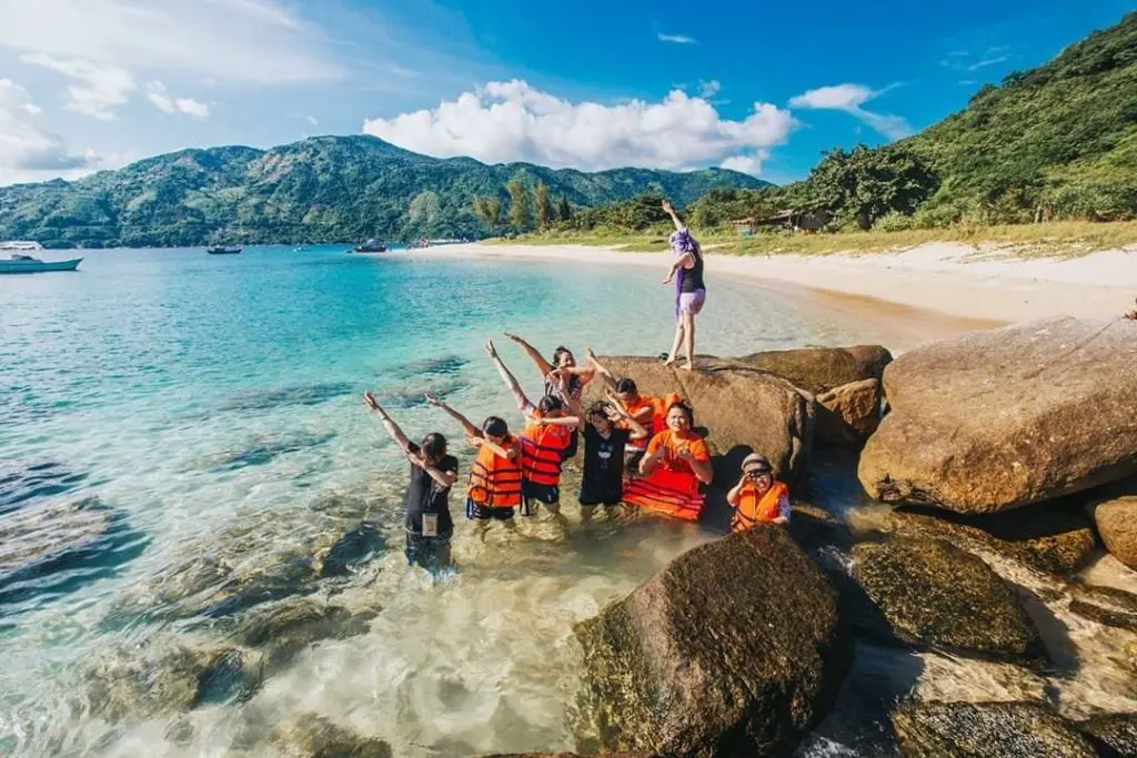 Tour Hòn Nưa - Lặn ngắm san hô nửa ngày - Let's Fly Travel