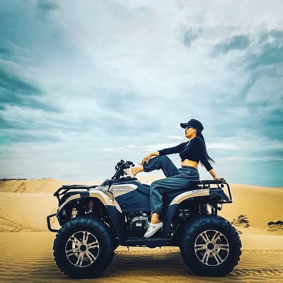 Tạo dáng cực ngầu cùng siêu xe địa hình ATV, do AI tạo