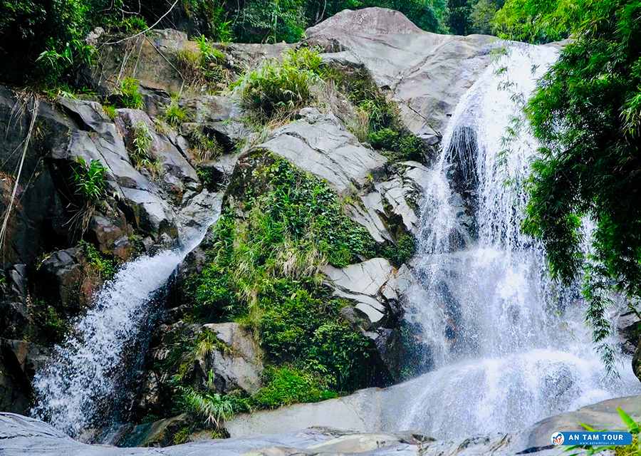 Khám phá thác Khe Vằn - Ngọn thác thơ mộng, hùng vĩ với 3 tầng độc đáo | Antamtour.vn